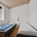 Donco - 3-2km From The Sea By Interhome Nyaraló